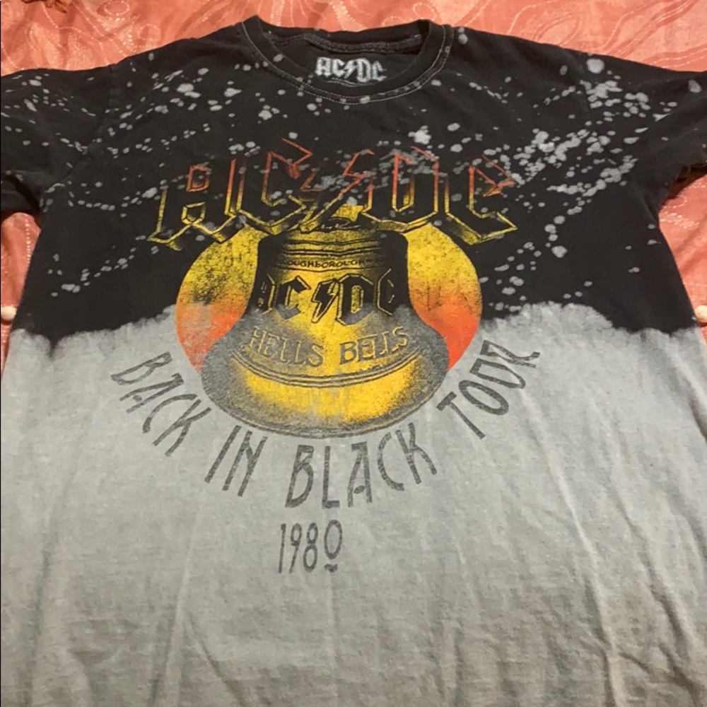 Graphic tee